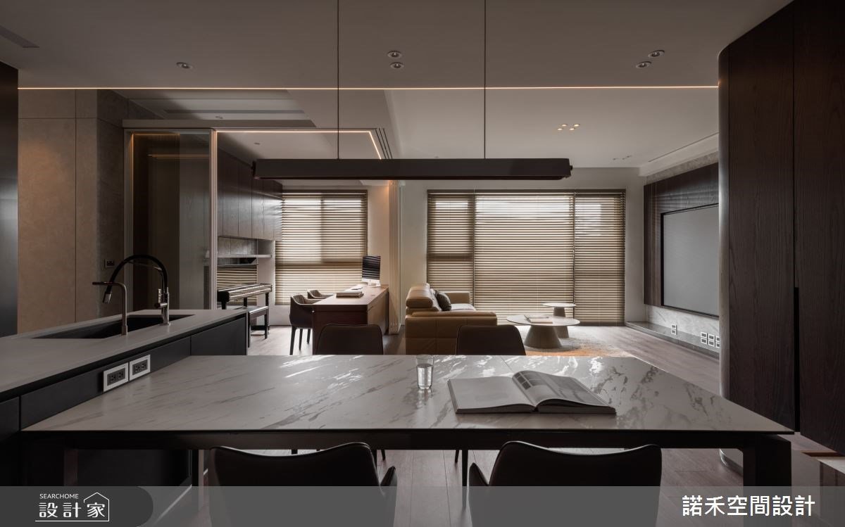 深色木皮演繹山林，35 坪高樓層都會宅也能靜享隱居生活