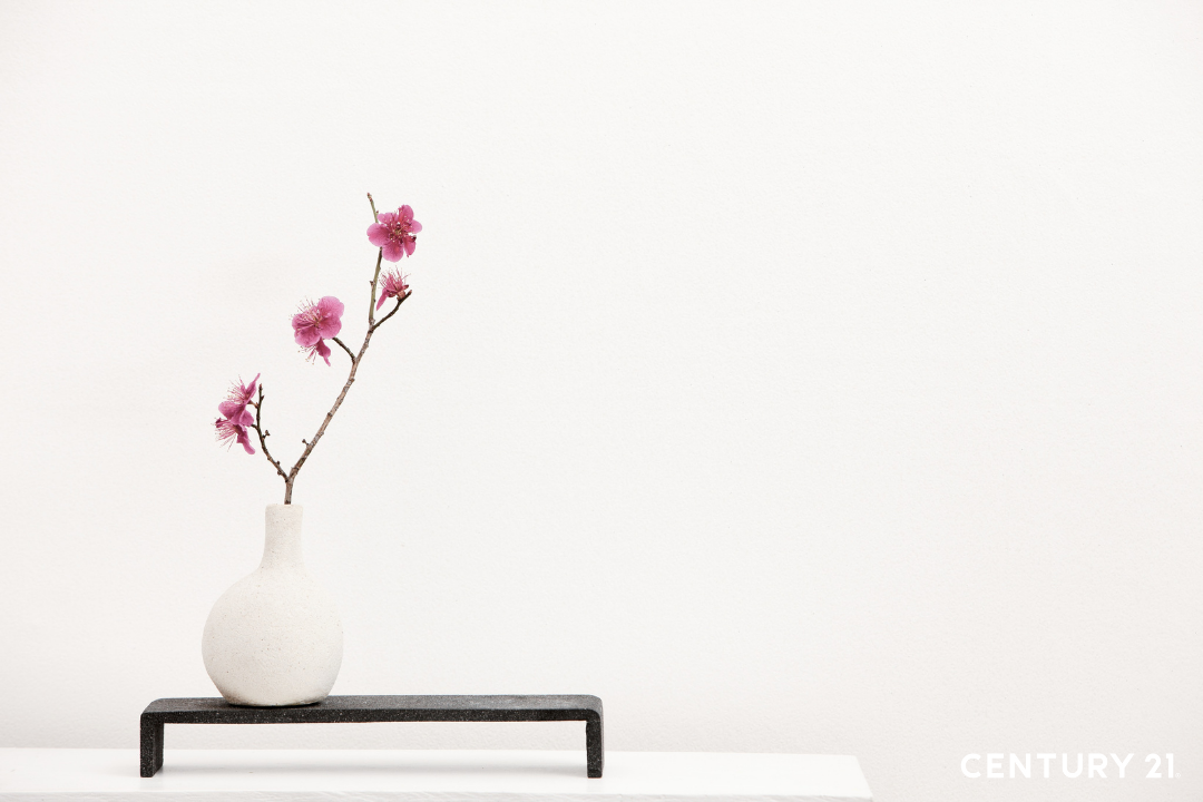 可以選擇枝條類的花材插在瓶中，顯得素雅富有禪意。（圖片來源_21世紀不動產）