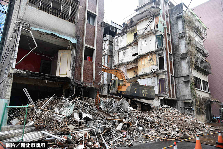 歷經十載 蘆洲海砂屋都更開拆