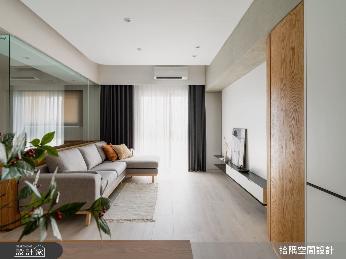 實木皮、仿清水模塗料與通透隔間，展現 21 坪新成屋的療癒力