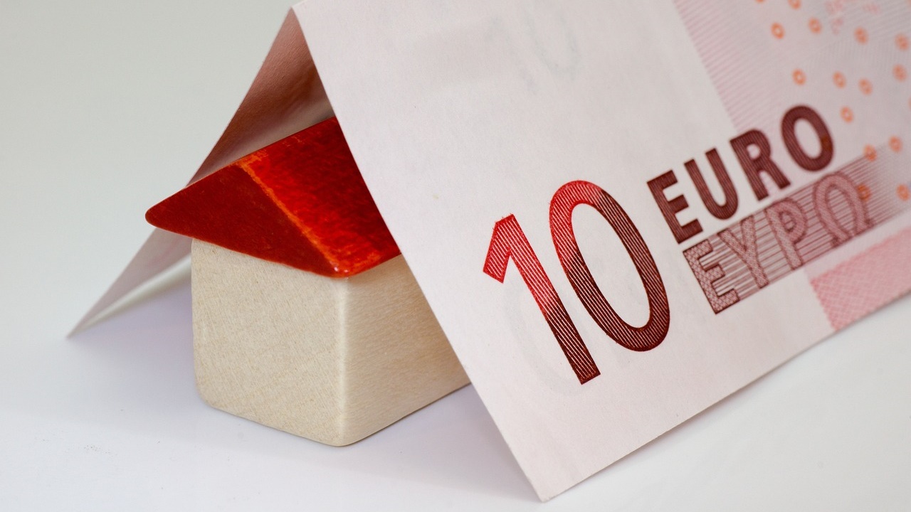 捏了硬上「生活費不到1萬」！他買完房超後悔 網不同情：自己問題