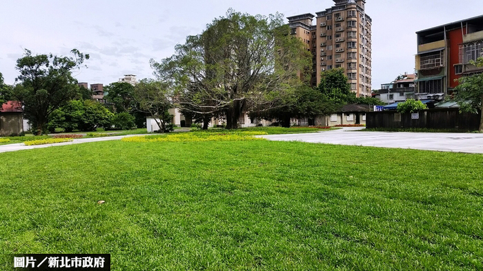 古蹟腹地成公園　板橋放送所綠油油