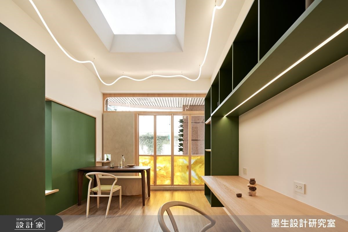 後疫情時代空間新革命！7 坪中古屋打造人工天井，化櫃體為隔間讓工作型...