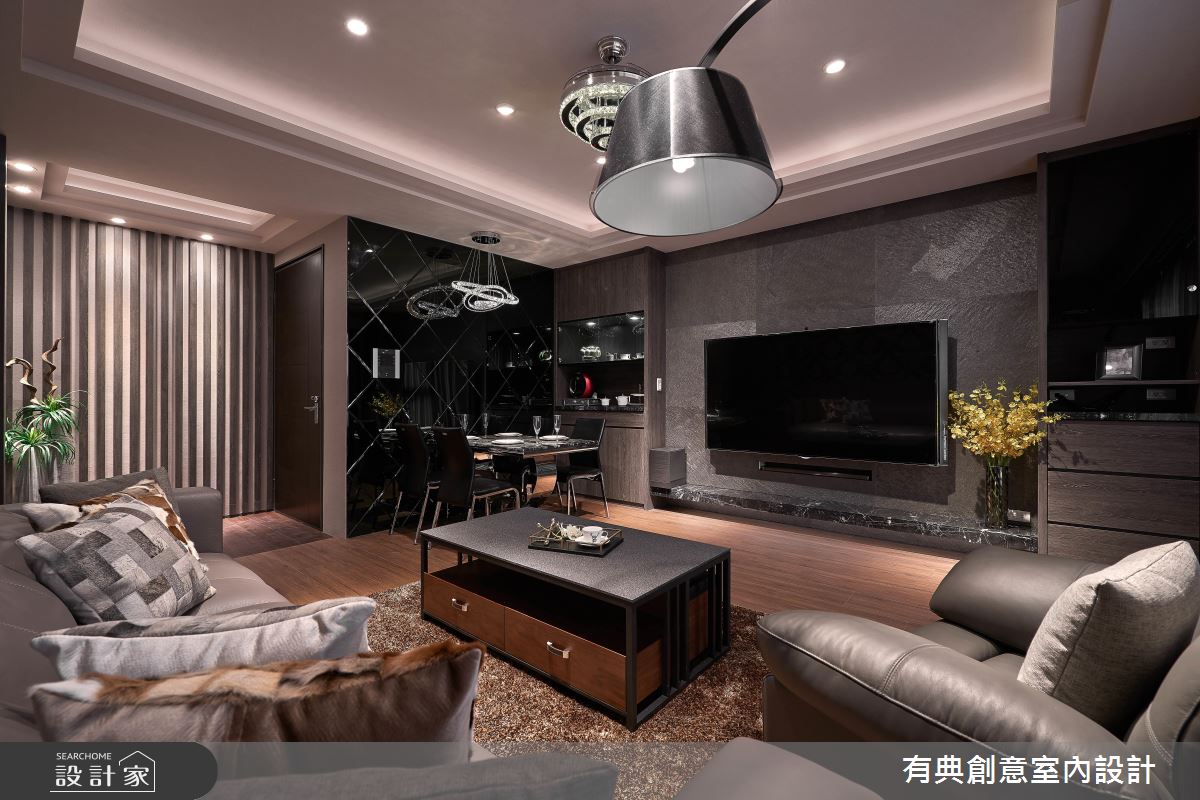 暗門沙發牆 x 臥房收納床  奢華風居宅美感、機能兩皆宜