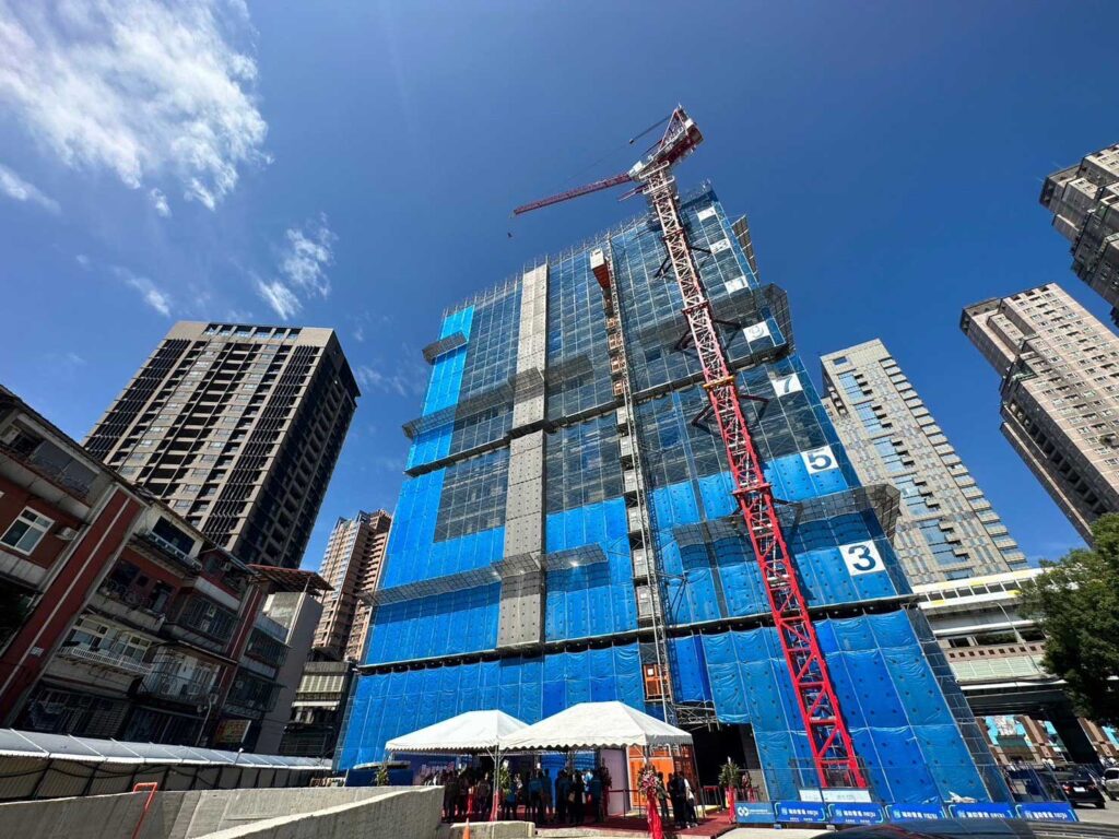 全台首座警消社宅上梁 用「這工法」減噪音