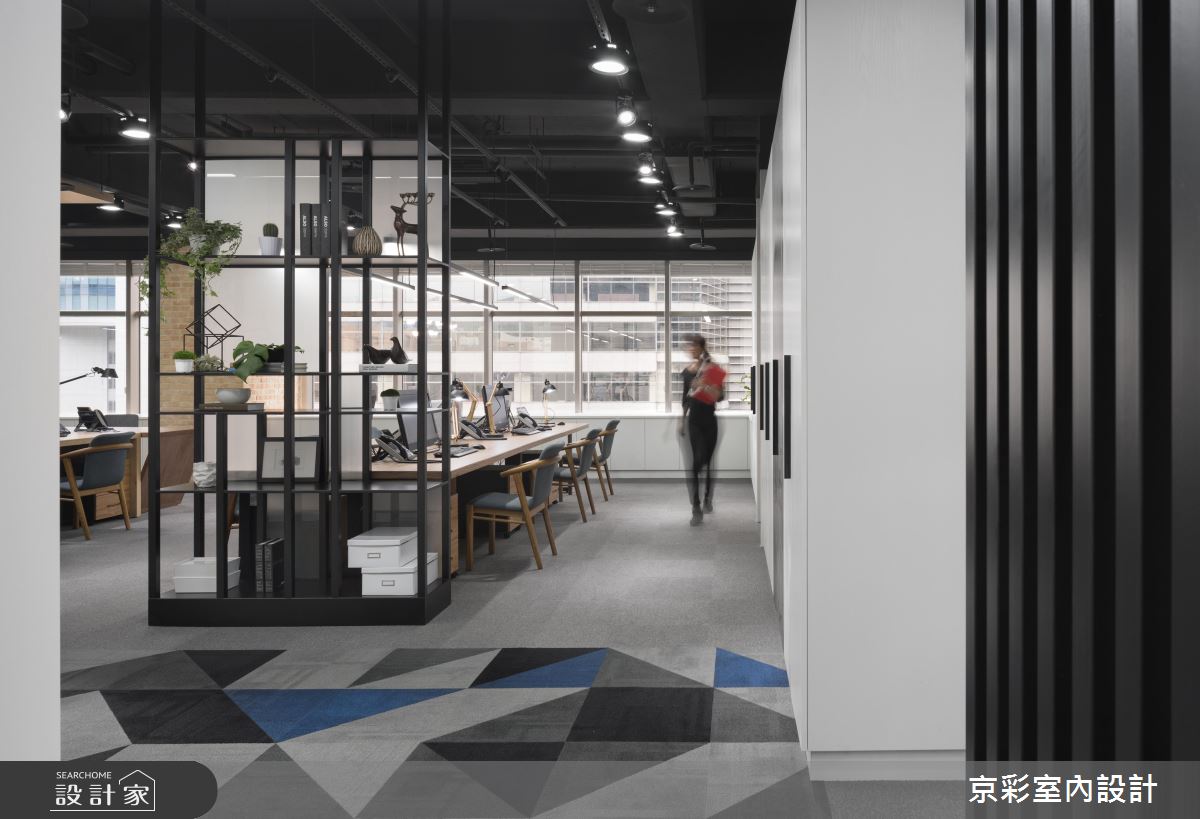 木質 x 鐵件 x 植栽 ! 打造開闊感十足的有型辦公室 !