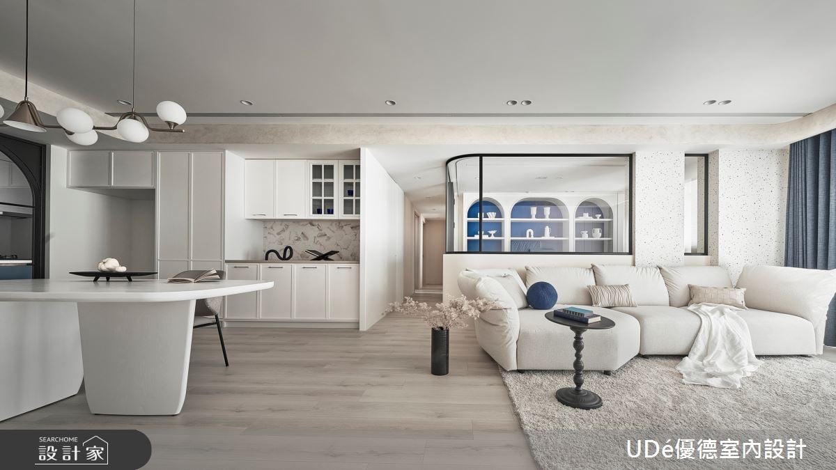 家之協奏曲：在法式優雅中共譜四口之家的樂章，玄關景深、奶油色基調與...