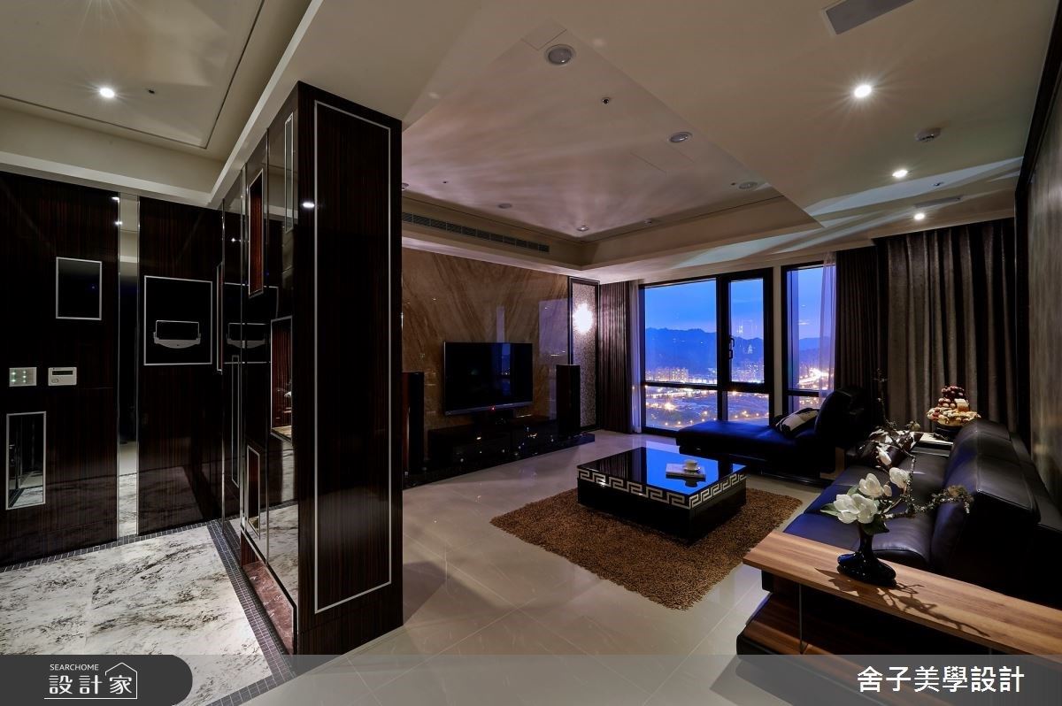 入住奢華豪邸！經典深色調定義你的優雅時尚