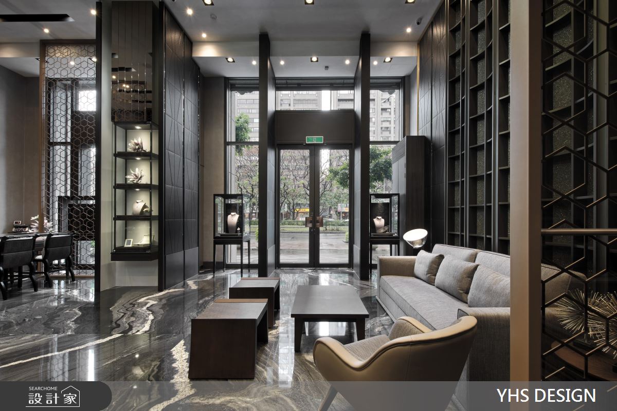 琢磨光線的工匠！挑高商空切割林蔭大道綠景