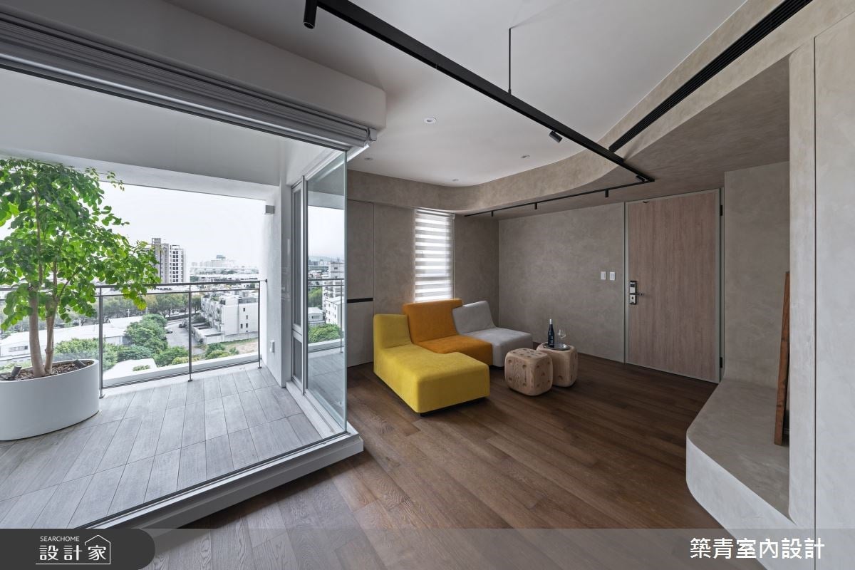 原來一個人住的自由這麼大！預售屋注入日光現代風，用彈性輕隔間迎來超...