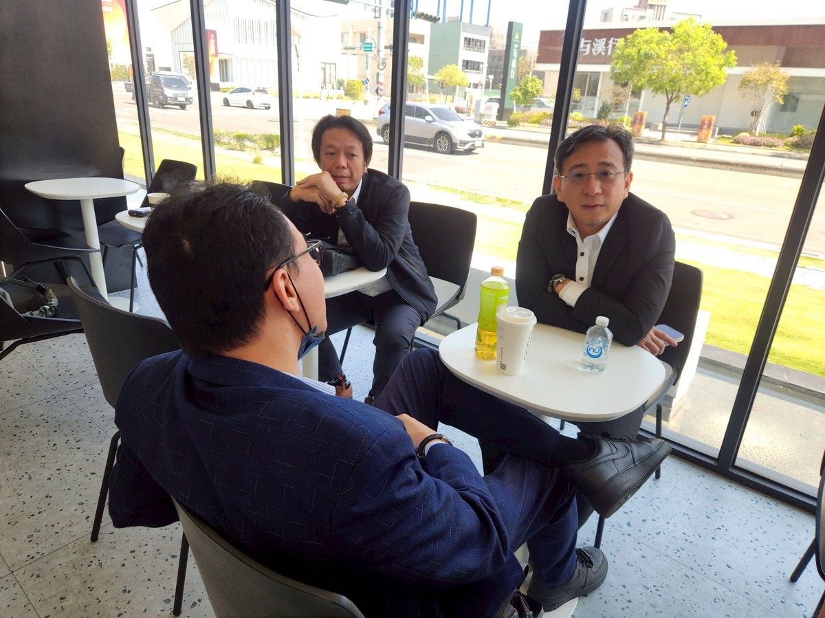 台股站高檔、房市轉冷：現在該追高還是先落袋？山哥這樣看