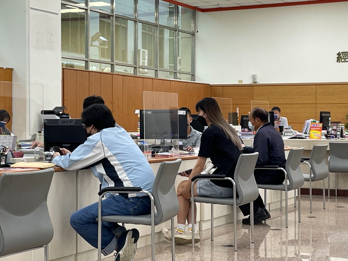 新青安擬設排富門檻 年收200萬在台北成家難  台北房均價3250萬 不墊腳買...