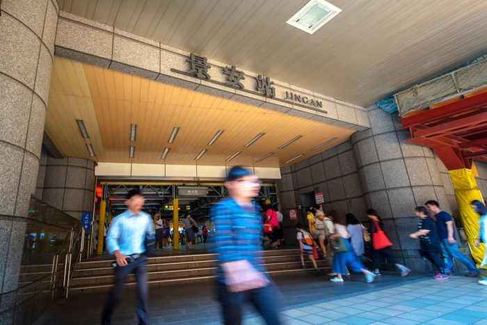 你知道中和景安站旁，又多了一棟火紅的小資天后宅嗎?