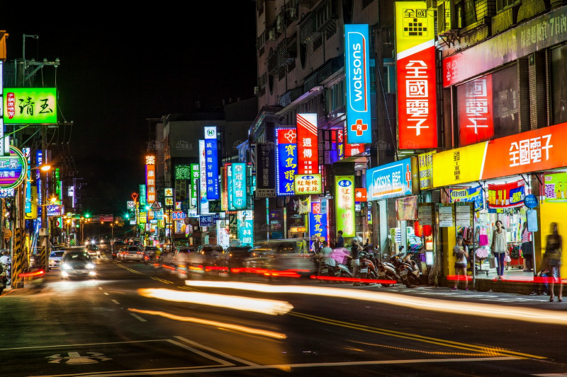 網路購物改變商圈逛街 商圈店面榮景不再