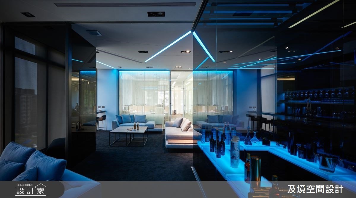 超豪華紅酒吧台、遠眺綠意山景！讓人立刻想投履歷的辦公室設計