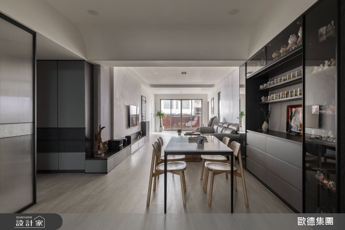 設計師的自家老宅翻新計劃，55坪陰暗老屋變身光感現代宅！