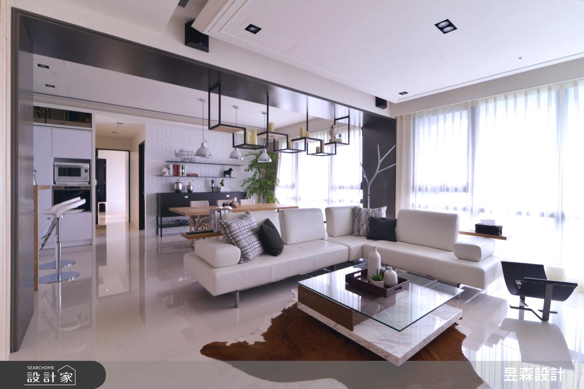 用開放式空間維繫兩地！扭轉壁爐形式的 50 坪北歐風居所