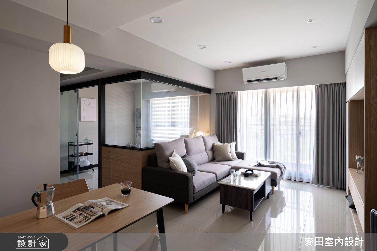 玄關搭載污衣櫃、客廳擁有玻璃書房！小資族首購百萬內搞定裝潢