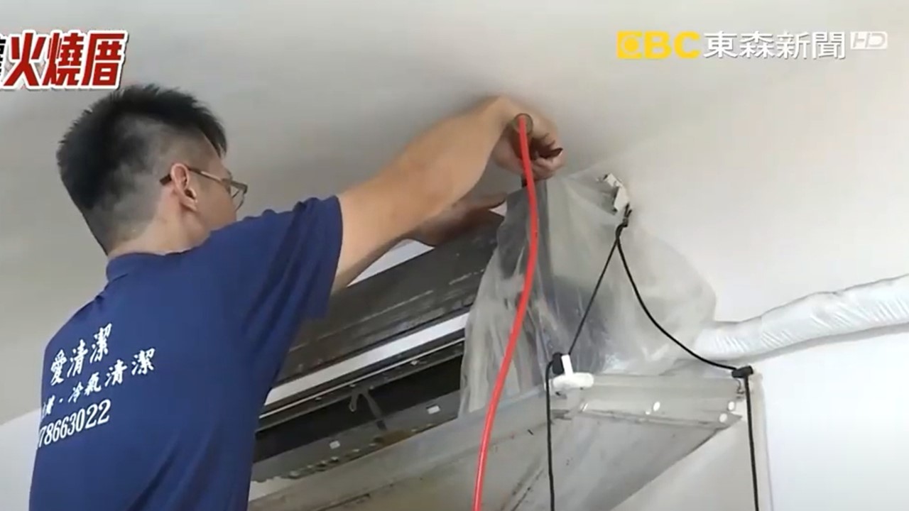 冷氣清洗不求人！他上網自學「驚見火光亂竄」嚇喊：再也不敢省這錢