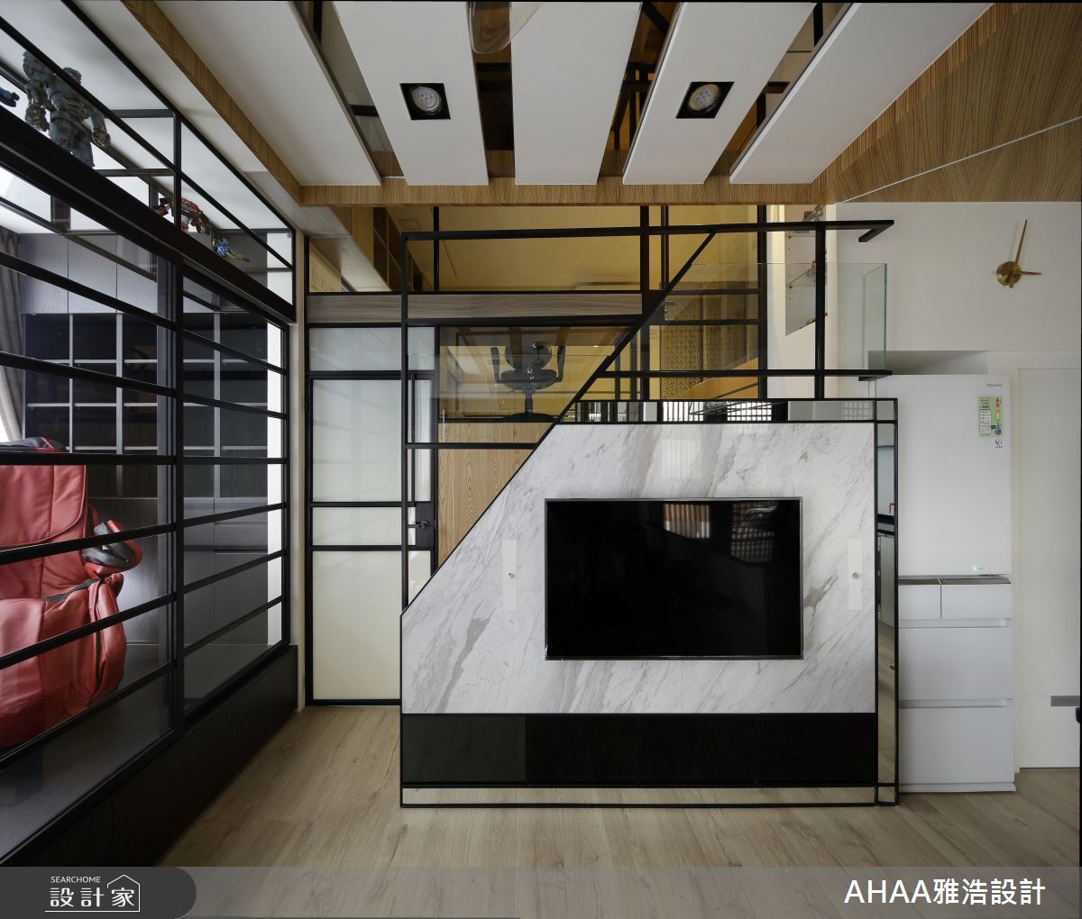 一家五口共居 12 坪！後現代小宅展示上百隻公仔收藏