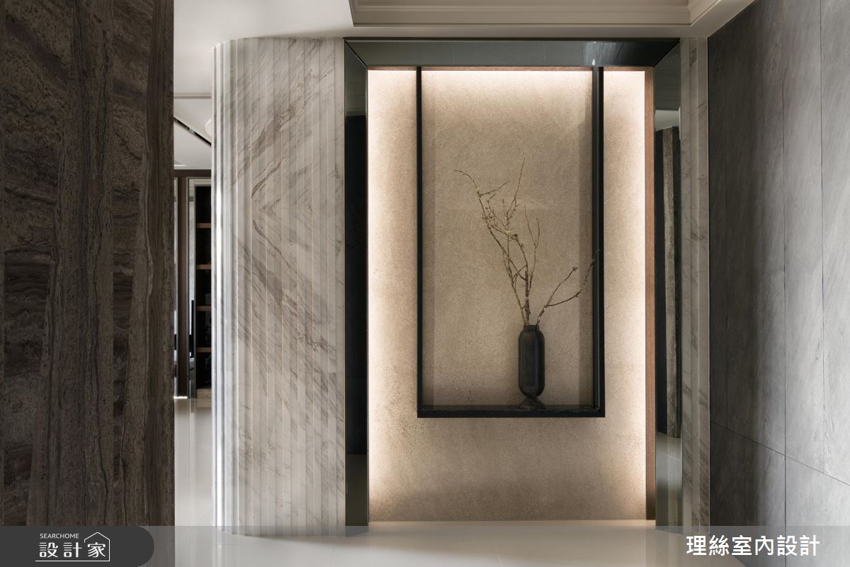 石材與鏡面的浪漫邂逅！步入現代貴族的精品大宅