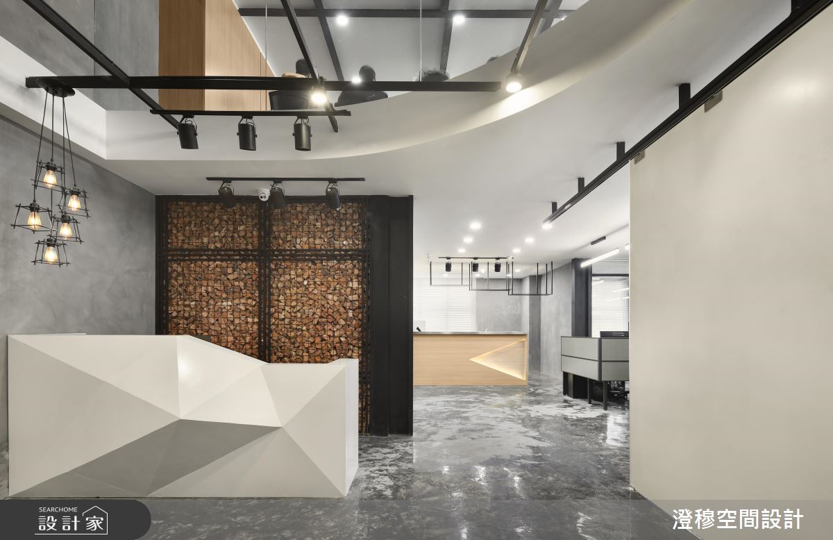 舊廠房遇見工業風！紅磚、木皮打造個性商辦空間 