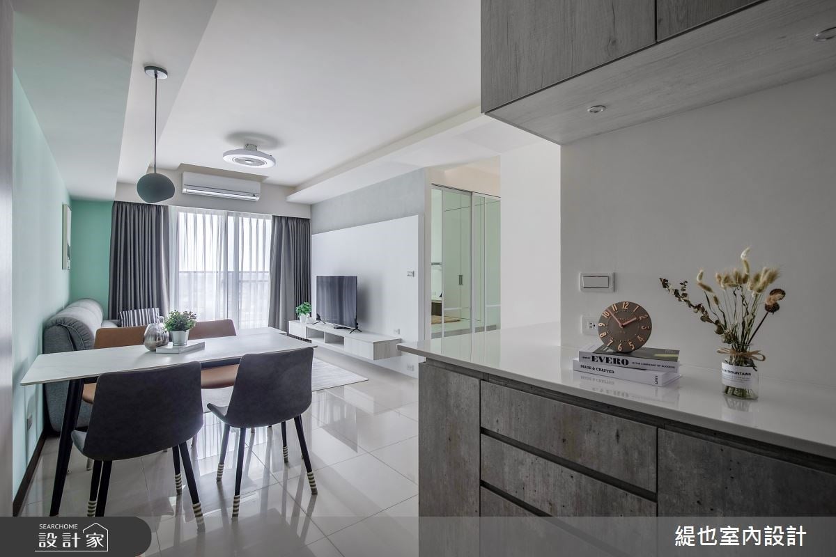 誰說工程師沒有情調！中島吧台廚房＋多功能和室，24 坪預售屋機能美型兼...
