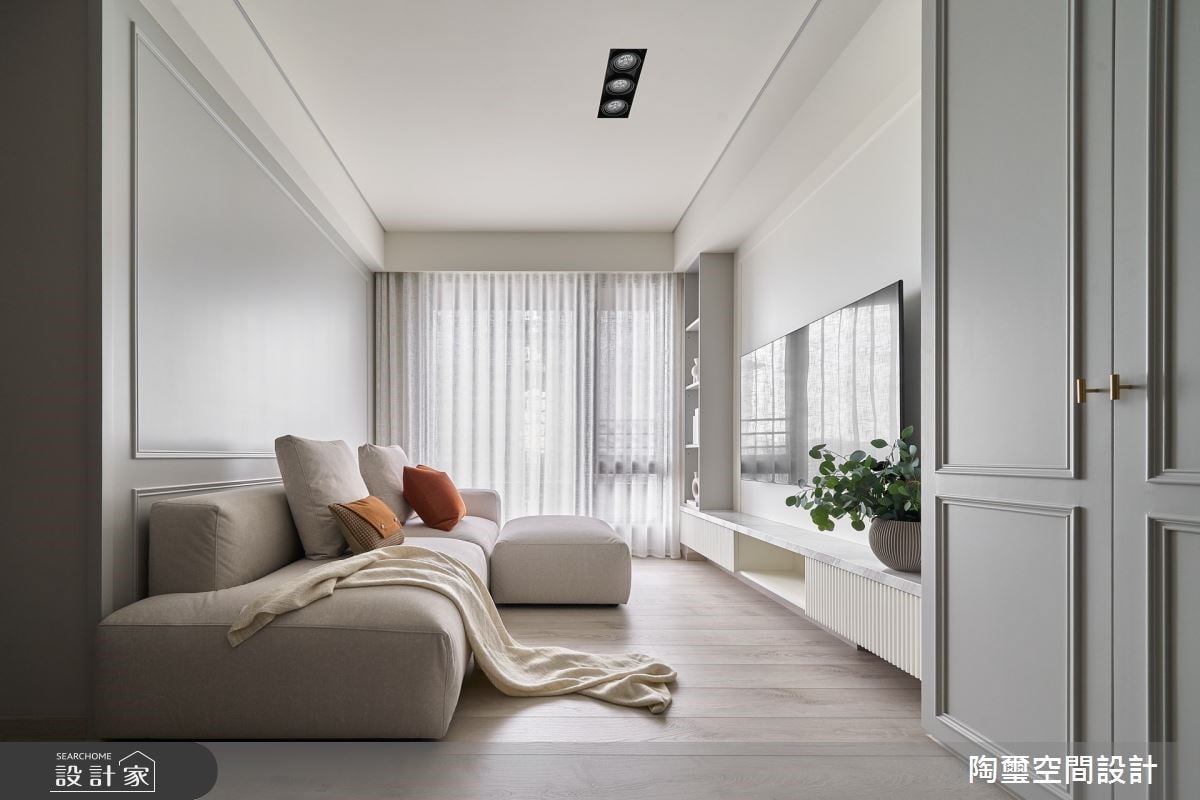 16.5 坪預售屋客變魔法！騰出空間規劃壁掛餐櫃，增設中島串連空間連儲藏...