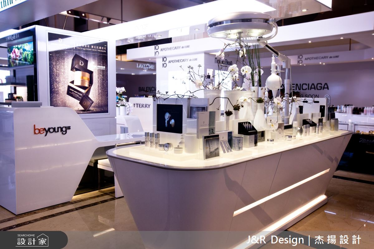 走進時空光盒一秒回春！現代風醫美專櫃的好設計