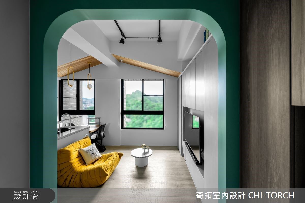 14坪挑高翠綠小木屋 窗外小山美景盡收眼底