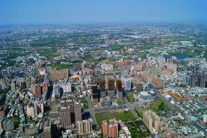 龍安生活圈 大賣場聚集人潮 建商紛推案