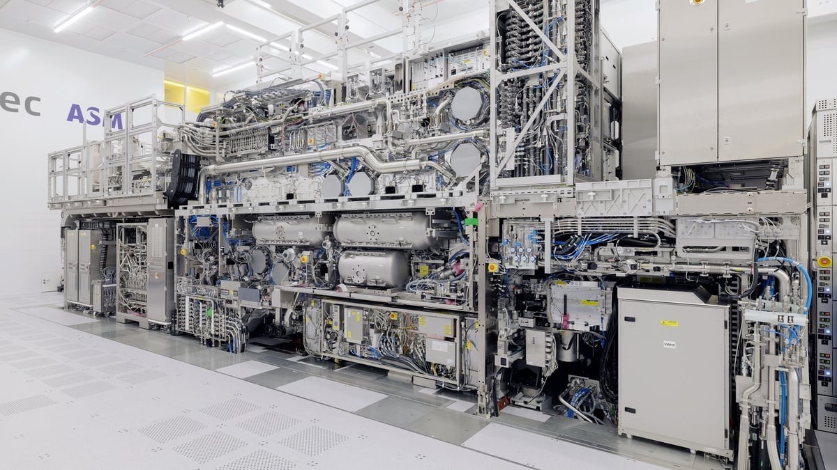 ASML對中國銷售減半 2026營收展望調升、AI晶片設備立大功