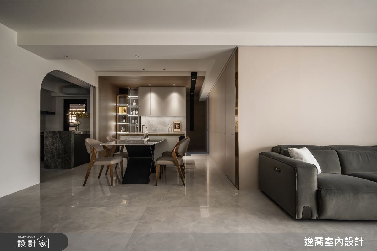 百分百的歸屬感，從家開始！濃縮一家人興趣的預售屋，精品酒櫃、舒適追...