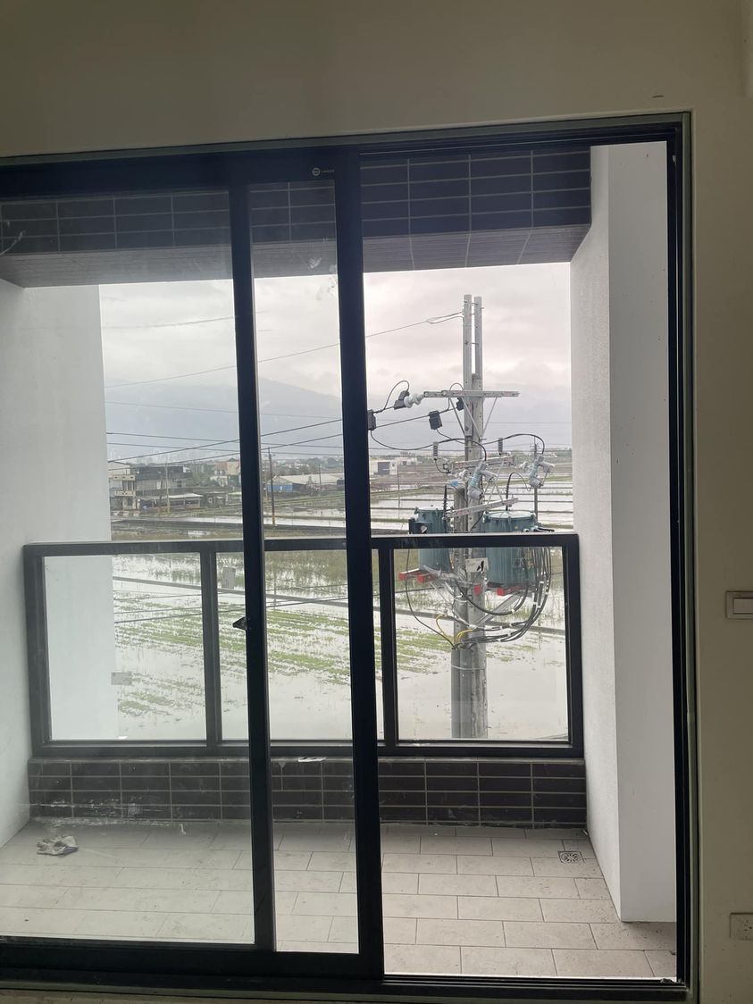 延遲交屋近1年「還多一根電火柱」過來人曝有救：可免費遷移