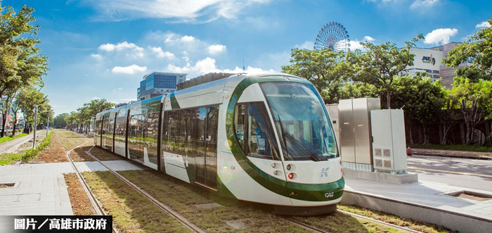 高雄輕軌履勘最後路段　九月底通車到哈瑪星