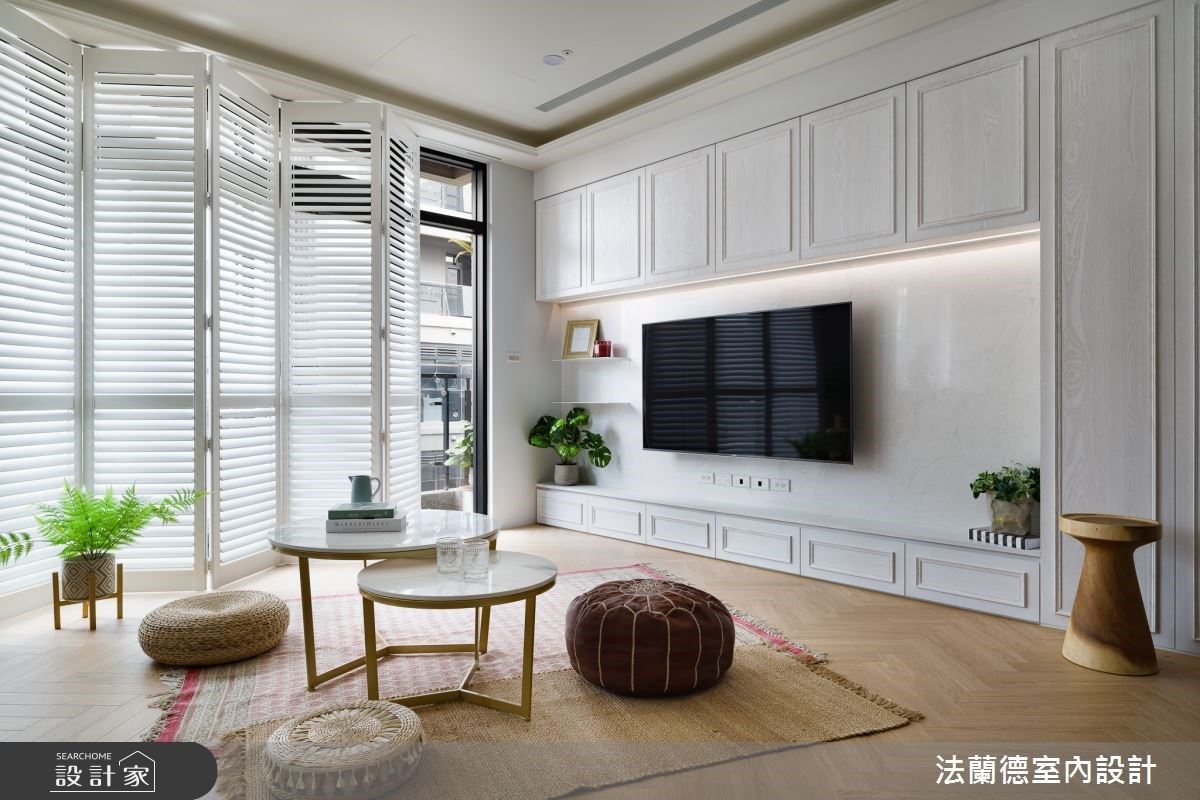 白色百葉窗與花磚廚房，打造45坪夢幻美式風宅，享受韓劇女主角的大客廳...