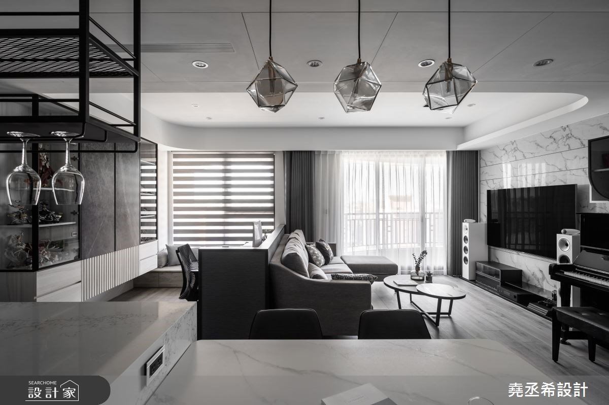 時髦中島吧檯與悠揚鋼琴聲！以  35  坪現代宅，承載精緻迷人的生活品味！