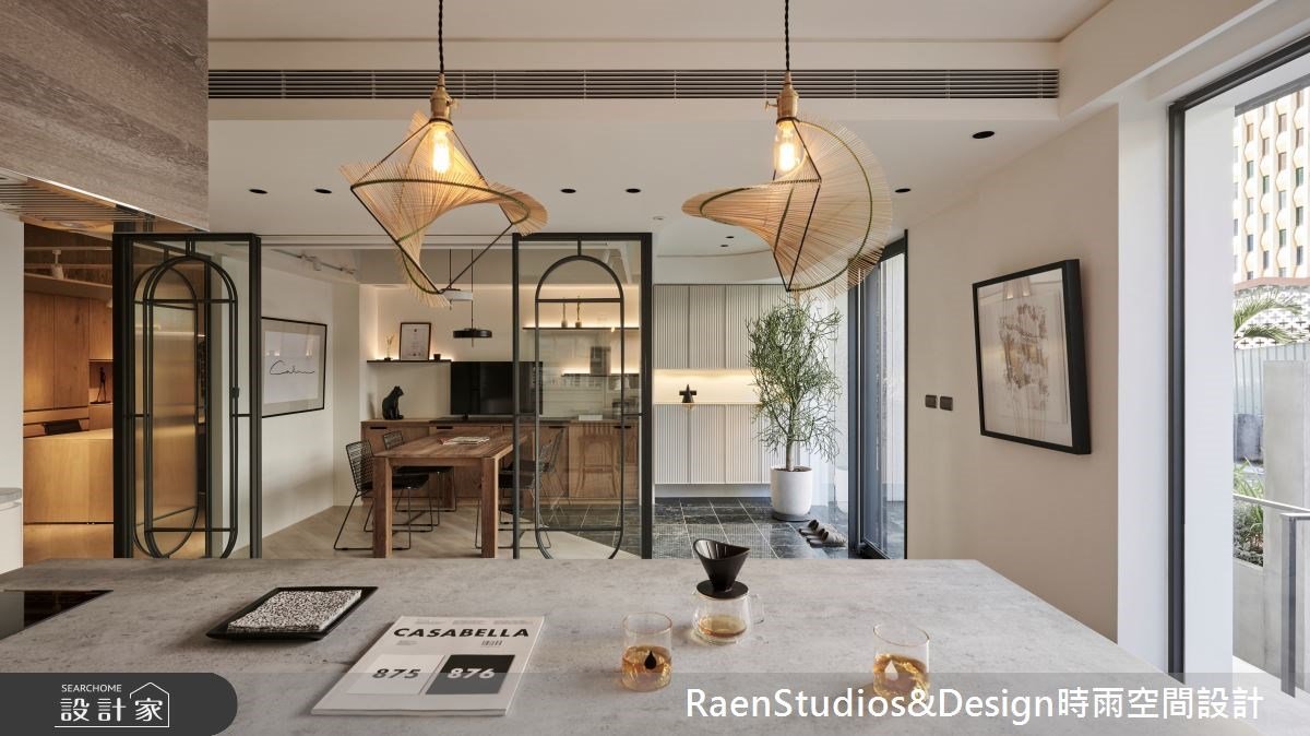 用料理與咖啡替工作調味！從庭院綠意到辦公區域，詮釋 30 坪老屋與時俱...