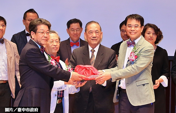 磨合六年  大台中建築師公會成立