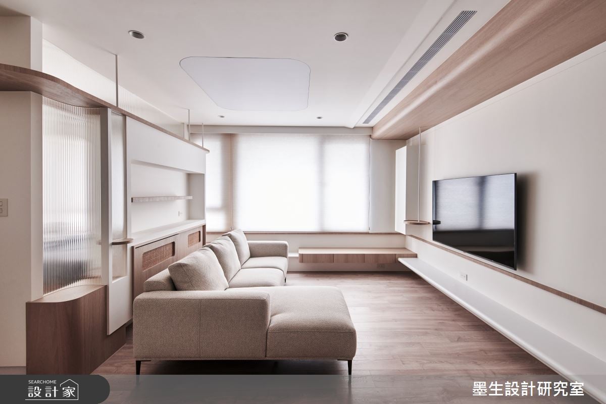 以日式無印風打造輕甜系單身宅，一次兼顧風水、空間美學與自然綠意，獨...