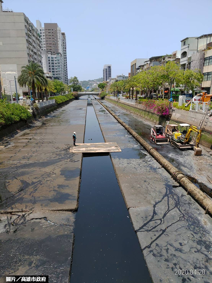防汛清淤 還原高雄幸福川水環境