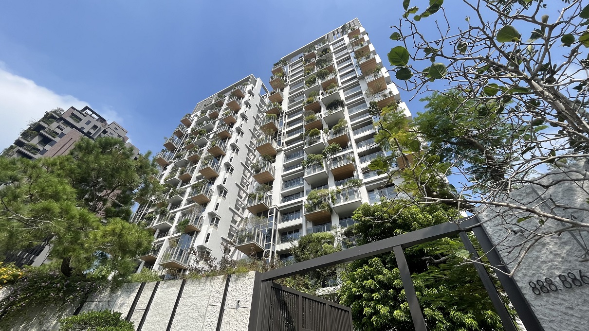 整座湖搬進建案裡！預售5字頭被嫌貴 完工後每坪71萬搶入