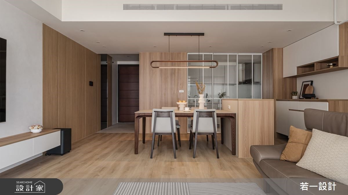 生活簡單就好！26.5 坪新成用中島廚房聯繫情感，溫暖木質元素讓居家日常...
