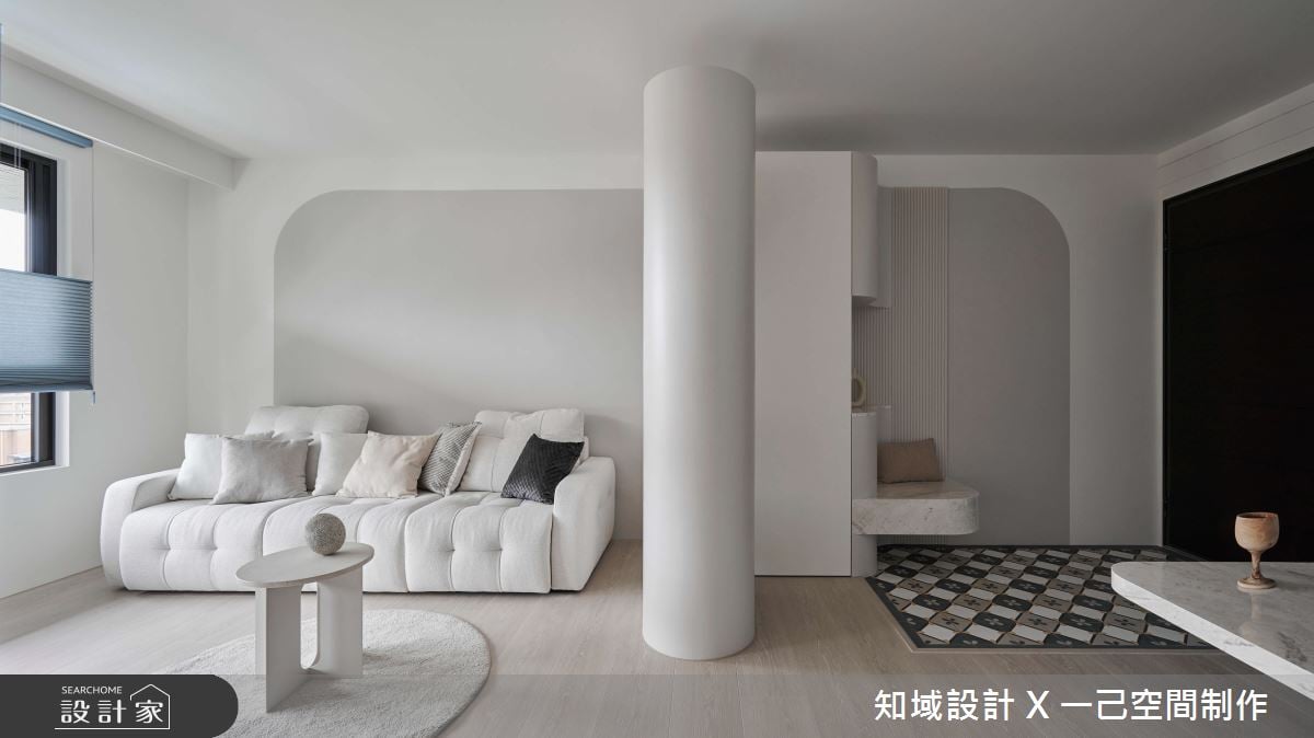 一抹藍將溫柔海岸放進家中，與開闊日光宅一同步入慢生活