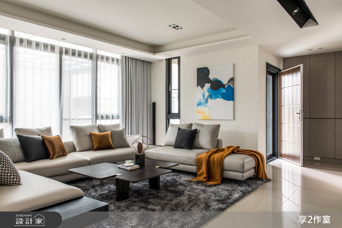 客廳電視牆的多重妙用！樓梯、衛浴的神奇隱形術