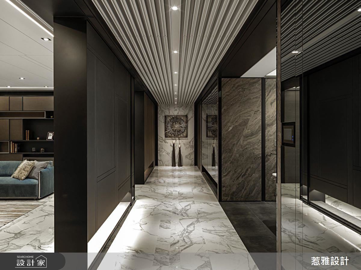 十字動線交錯，幽微之中大開奢華逸境！