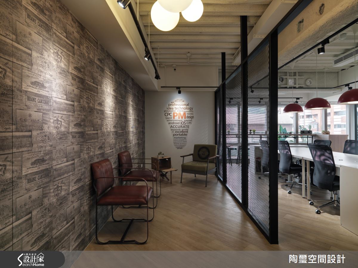 拓展 25 坪洪荒之力！ 打破實際尺度的 Loft 風商空設計