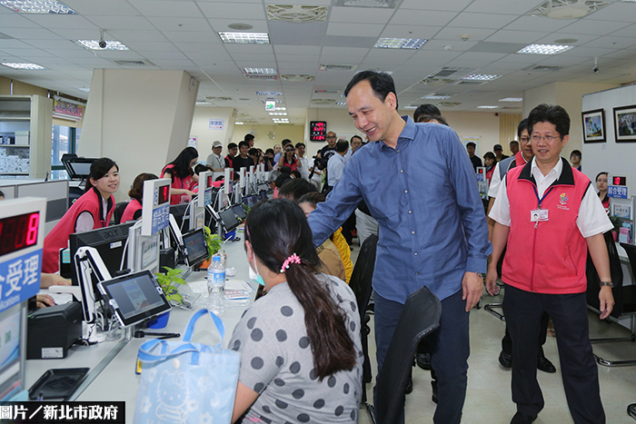 新店區公所喬遷　朱立倫自嘲「剪綵王」