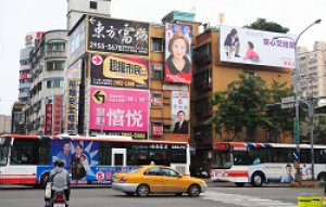 投資展望2》資金潮未歇，房地產難跌