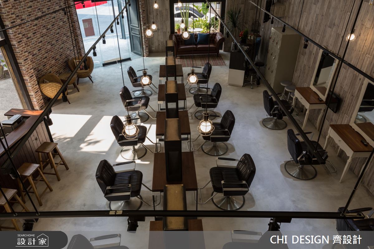 在漫天星辰下理髮！油膩火鍋店變身歐美感髮型沙龍